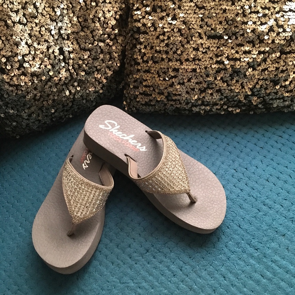 Skechers Women’s Taupe Rhinestone Wedge Thong Sandals, like new! Worn 1 Time!